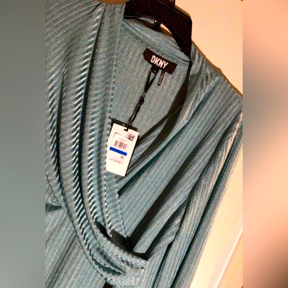 NWT - DKNY FRONT Crossover Blouse - Picture 4 of 5